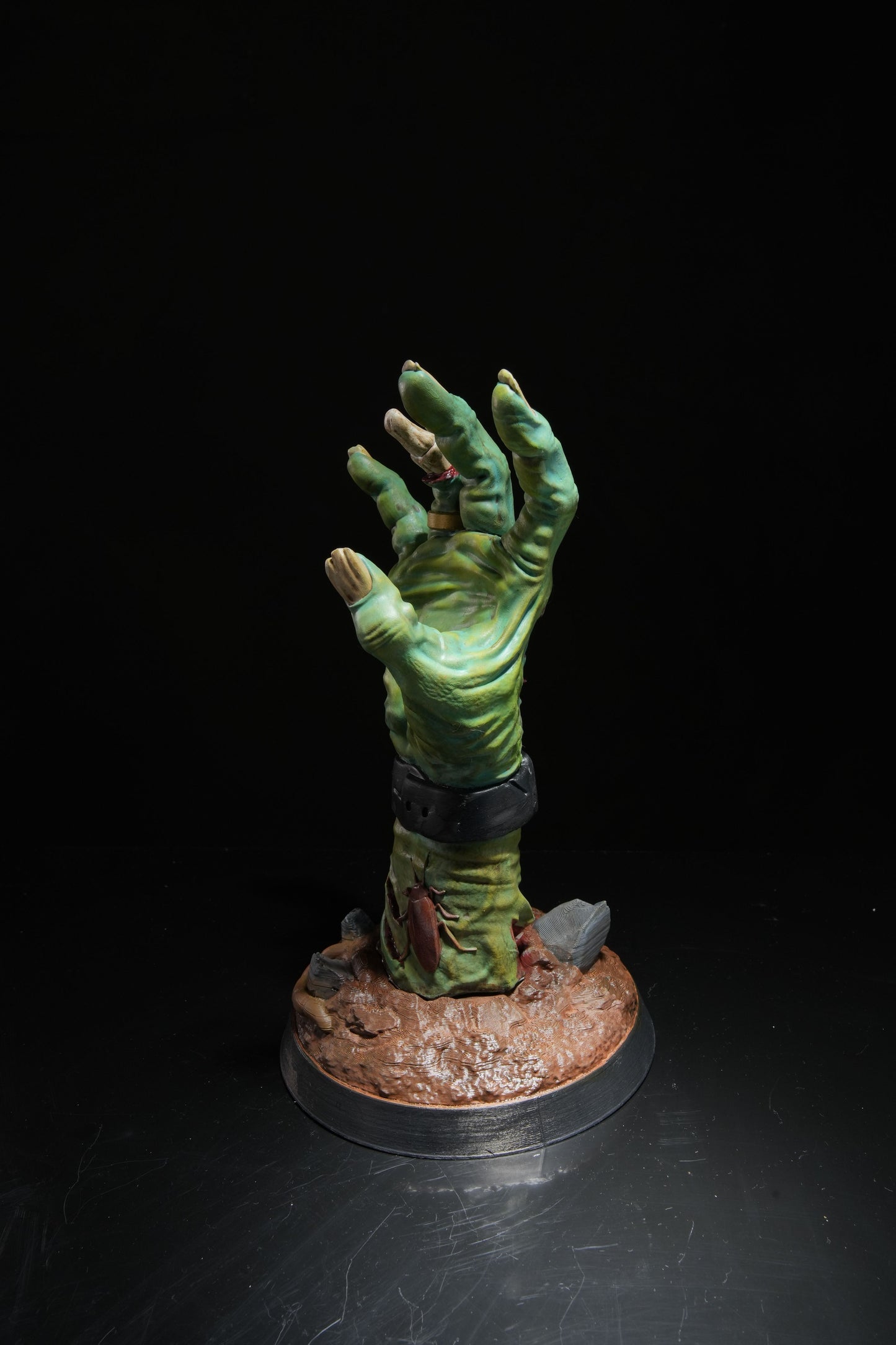 Zombie Hand Sculpture – Spooky 3D Printed Halloween Decor, Horror Geschenkidee & Tischdeko