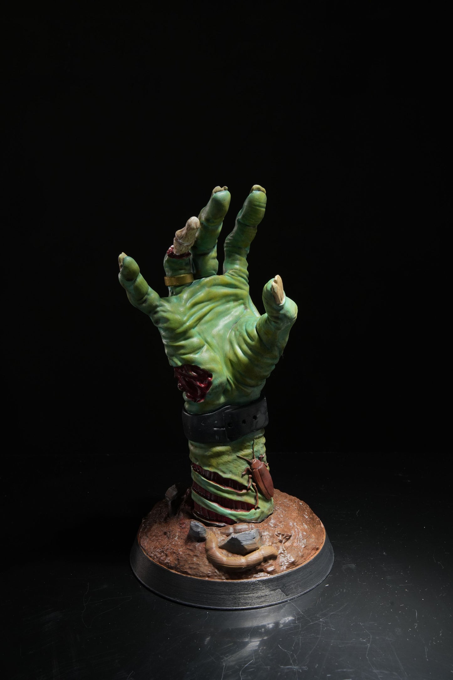 Zombie Hand Sculpture – Spooky 3D Printed Halloween Decor, Horror Geschenkidee & Tischdeko