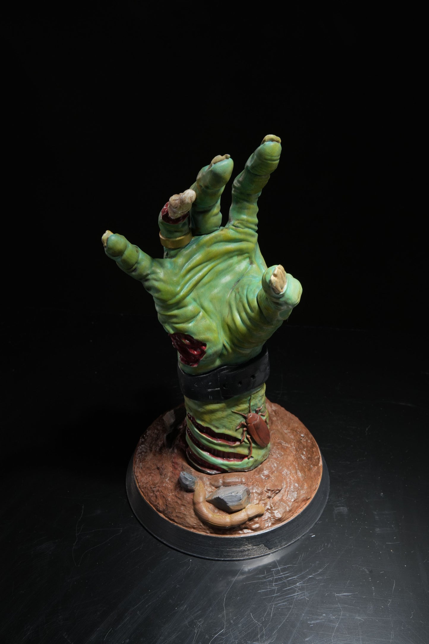 Zombie Hand Sculpture – Spooky 3D Printed Halloween Decor, Horror Geschenkidee & Tischdeko